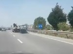 何だこれは！？　車を“◯◯◯”に引っ張る牽引車を目撃