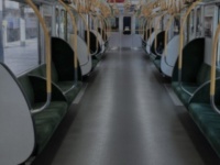 「1歳と3歳の娘を連れて乗った夏の電車。子供たちを冷気から守っていたら、正面の席の女性客が」（京都府・50代女性）