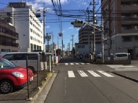 仙台市青葉区錦町2丁目1番先にある錦町2丁目空堀丁（そらほりちょう）交差点（宮城県警察本部交通規制課提供、以下同）