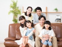 つるの剛士、「妻が5人目妊娠」を報告！・・・子だくさんな芸能人・5選
