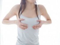 ぶっちゃけ、女性が「女性の胸」に求めるものって？