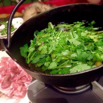 大人気パクチー鍋