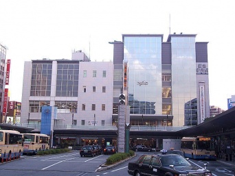 阪急伊丹駅（Onagadoriさん撮影、Wikimedia Commonsより）