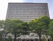 校内で『女子生徒の腕にいきなりキス』　県立高校教諭(59)懲戒免職　被害生徒の「服に手も入れる…」