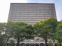 校内で『女子生徒の腕にいきなりキス』　県立高校教諭(59)懲戒免職　被害生徒の「服に手も入れる…」