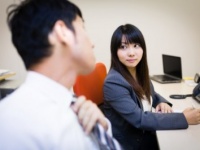 どーゆー関係だよ?!　彼女が職場の男子としてたら、許せないコト6つ