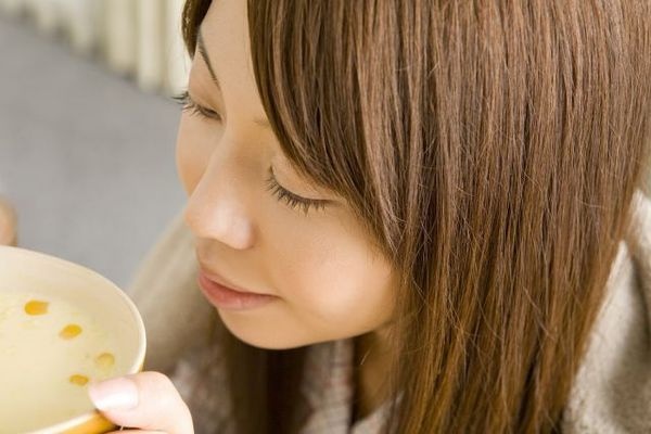 最新メイクのトレンドは、ジューシー系で潤い演出がポイント！