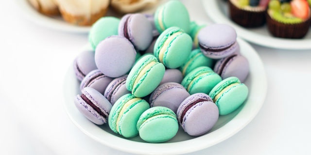 青い色のマカロン