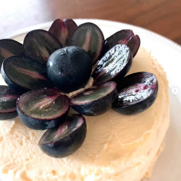 佐々木希、葡萄の手作りショートケーキに絶賛の声「お店のかと思った」「お皿ごと食べたい」