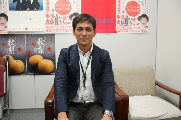 忙しい中、取材に応じてくれた茨城県庁の平根委さん