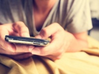 「おはよう」or「おやすみ」男性が彼女からもらってうれしいLINEはどちら？