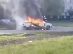 心臓に悪い…！　炎上していた車が大爆発！