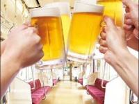 仕事帰りにビール電車（写真はイメージ）
