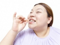 男性が「この子、下品だな」と思ってしまう女性の言動6つ