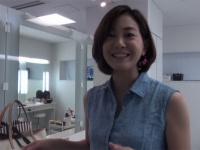美人ローカルアナ・塚本麻里衣、「ブラひもチラリ」したままの中継に全国の女子アナファンが大興奮