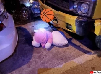 呪いのハローキティか？スクラップ現場の車内からぬいぐるみを盗み出したカップルに異変