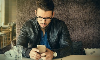 もう勘弁してッ！男性が既読スルーしたくなる彼女のLINE3パターン