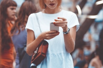 若者が「恋愛」より「SNS」を選んだ理由