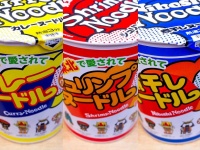 左から「カレーヌードル」、「シュリンプヌードル」、「煮干しヌードル」