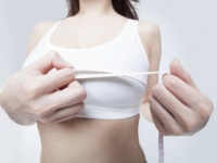 1カップ大きい人まで！　女性に聞く、バストの「左右差」事情