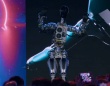 イーロン・マスクがヒューマノイドロボットのプロトタイプをついに公開