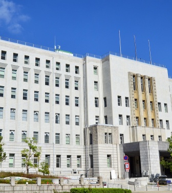 路上で『女子高生にわいせつ行為』、【女性の下着・10回以上盗撮】など…　「大阪府教職員18人」処分