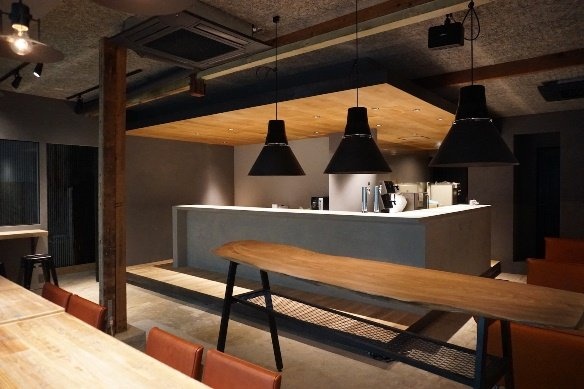 SEKAI HOTEL布施のフロント（クジラ株式会社PRリリースより）