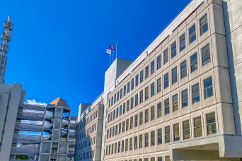 女子生徒の『口に指入れ＆体や髪を触る』　中学校教諭(34)停職処分　教諭は「生徒が驚く様子を見たかった」
