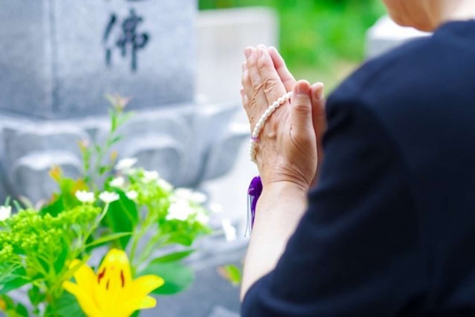 実家のお墓に納骨しに行くために......（画像はイメージ）