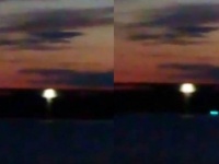 スウェーデンで目撃された池の水を吸い上げているように見えるUFO