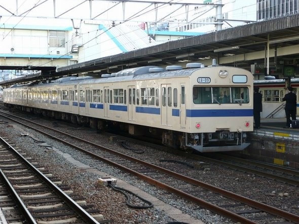 広島では2010年を過ぎてもすべての電車が国鉄時代の車両だった（ぺ有家音さん撮影、Wikimedia Commonsより）　