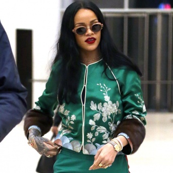 リアーナ、奨学金援助を行うスカラシッププログラムを設置