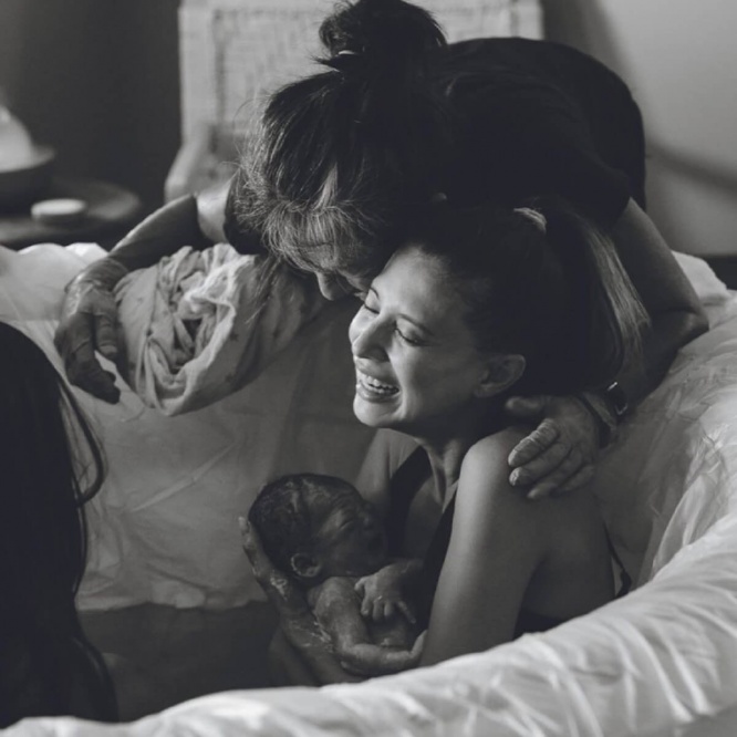 吉川ひなの 水中出産の様子を公開するも賛否の声 見せる必要は無い 1ページ目 デイリーニュースオンライン