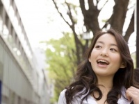 「愛想の悪い美人」or「愛想のいいふつうの女性」男性に人気なのは？⇒8割以上の男性は……