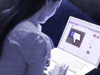 幼少期の恥ずかしい写真をSNSにアップされたとして娘が親を提訴！