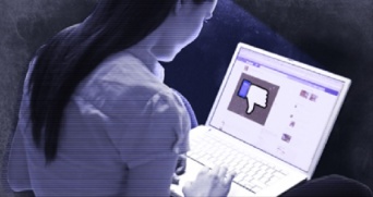 幼少期の恥ずかしい写真をSNSにアップされたとして娘が親を提訴！