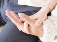 俺が守ってやる！　思わず手を握りたくなる女子のしぐさ10