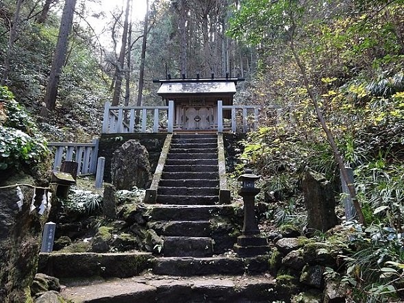 かびれ神宮（Papakuroさん撮影、Wikimedia Commonsより）