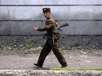 中朝国境をパトロールする北朝鮮兵士（写真はイメージです）