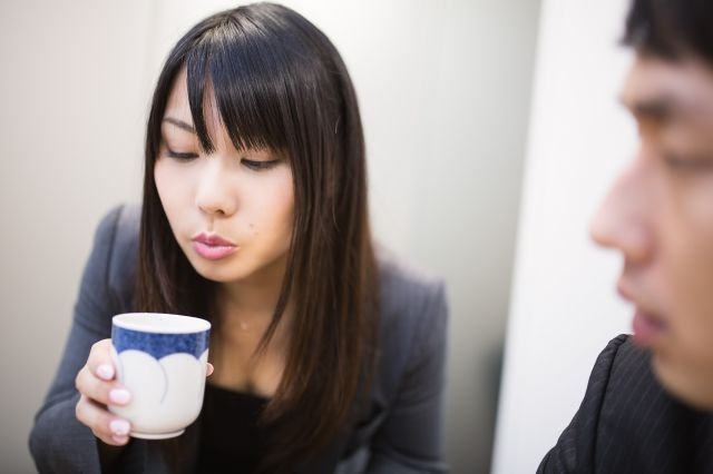 寒い！女性がオフィスで寒さを感じるわけ