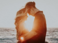 男性が本命の彼女にだけする「6つのこと」