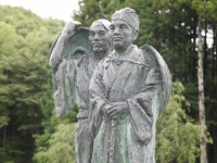 松尾芭蕉と門人・曾良の像
