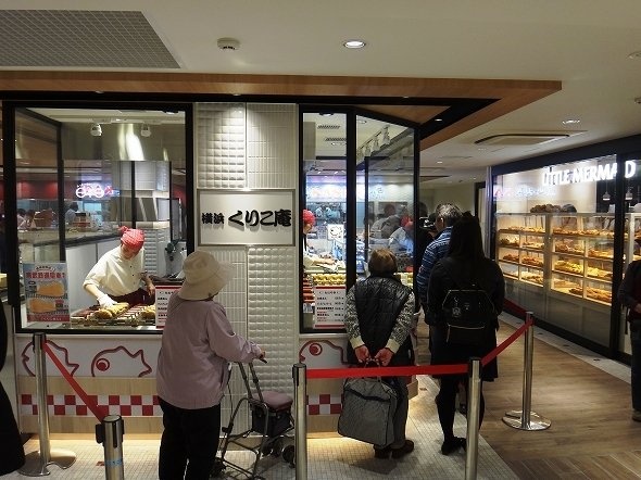 早くも行列が絶えない人気店に