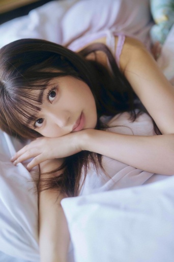 小玉梨々華1st写真集⒞主婦の友インフォス