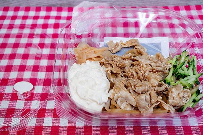 ローソン「立川マシマシ監修 すごい冷やし中華」の内容物