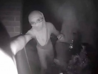 TikTokで流行中の過激なドアノックチャレンジ「銃で撃たれる危険性」を警察が警告