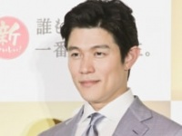 鈴木亮平