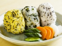 ほっかほかのごはんにかけたいふりかけランキング⇒2位「のりたま」、1位は？