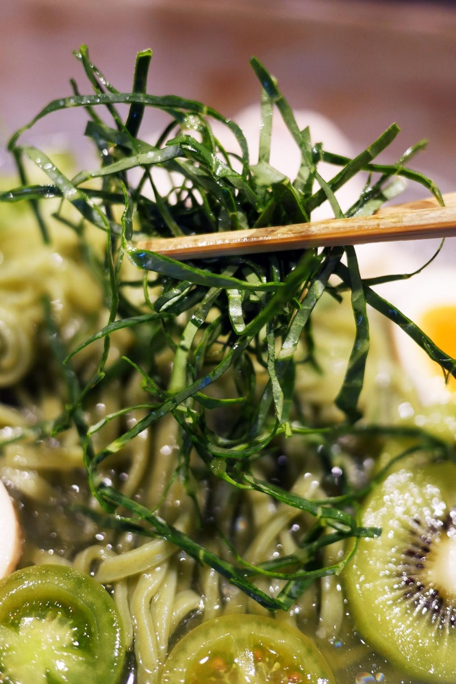 soranoiro-kyusai-aojiru-ramen