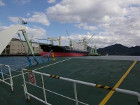 フェリーから見た現在の因島工場（tsudaさん撮影、Flickrより）